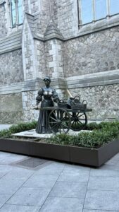 Molly Malone statue, Dublin