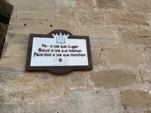 A plaque in Laguardia, Rioja Alavesa: peace to those who arrive, health to those who live here, happiness to those who leave