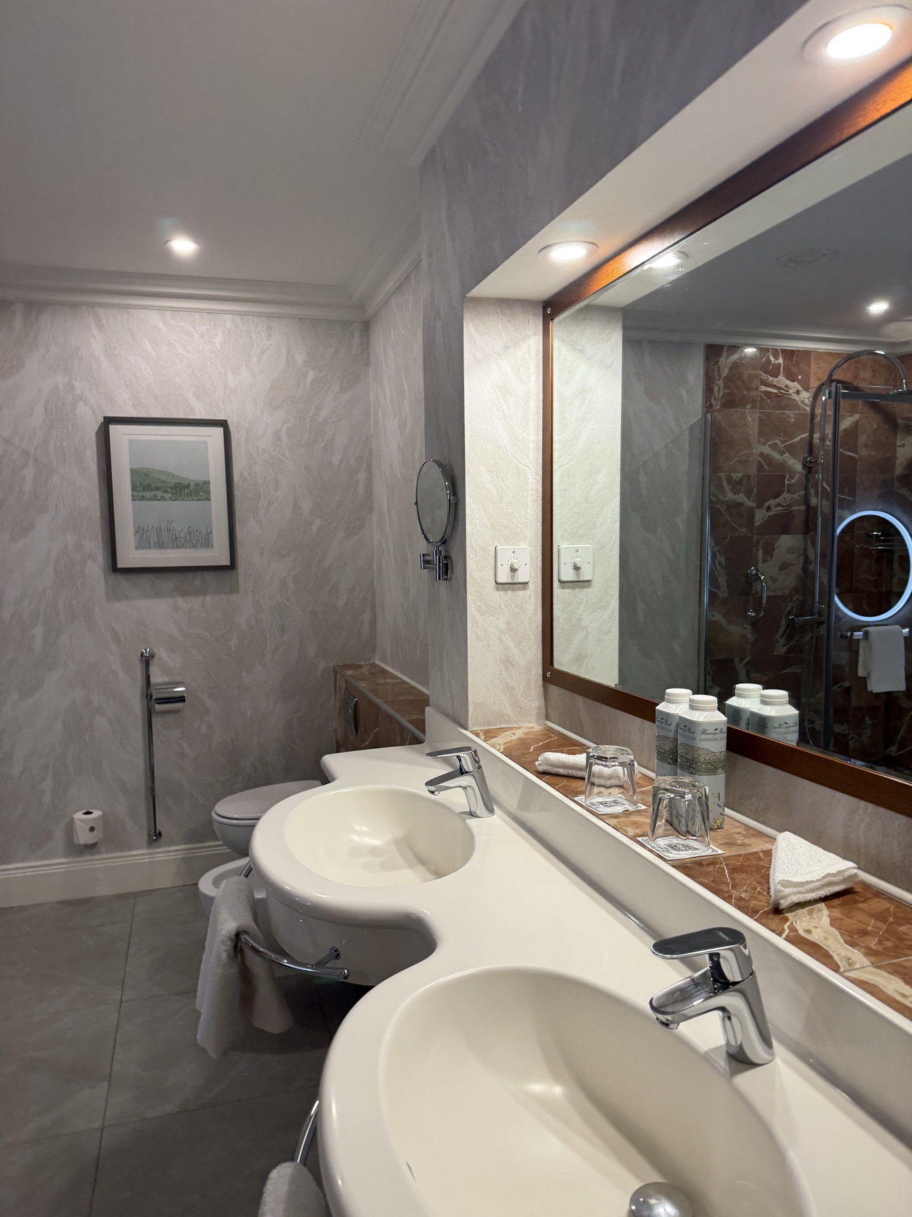 Harvey's Point luxury hotel bedroom